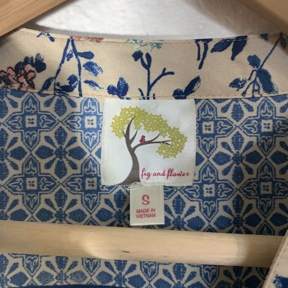 Anthropologie Fig And Flower Floral Paisley Shell Button Latch Sleeve Size Small - Picture 8 of 11